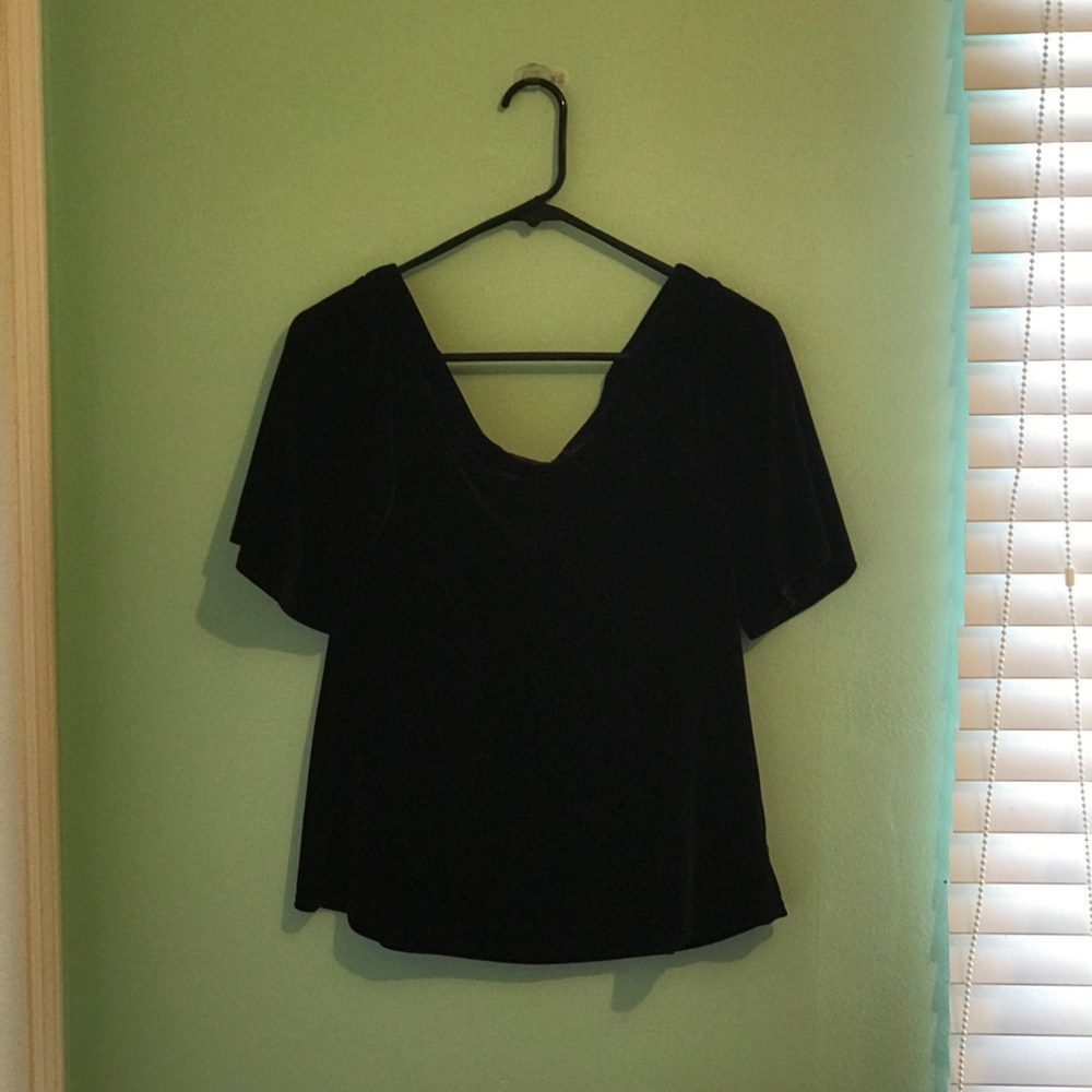 Off the shoulder top! 💜 - Picture 2 of 3